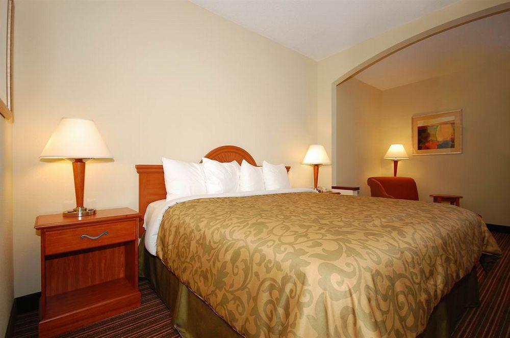 Best Western Plus Edison Inn Garner Εξωτερικό φωτογραφία
